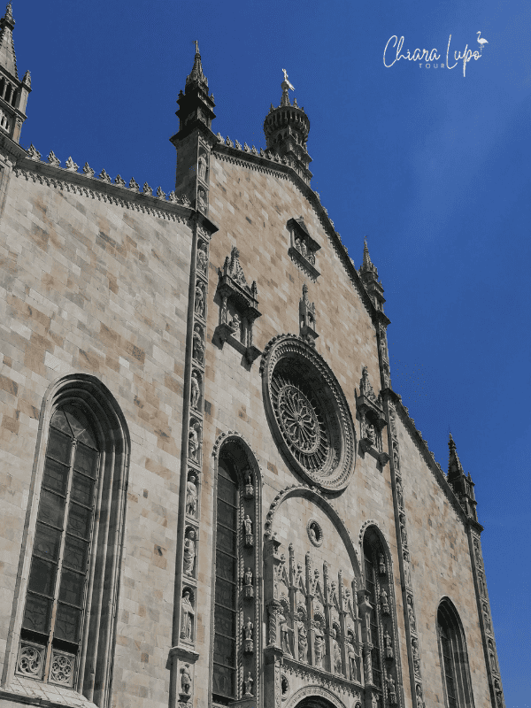 Duomo di Como, facciata gotica con statue