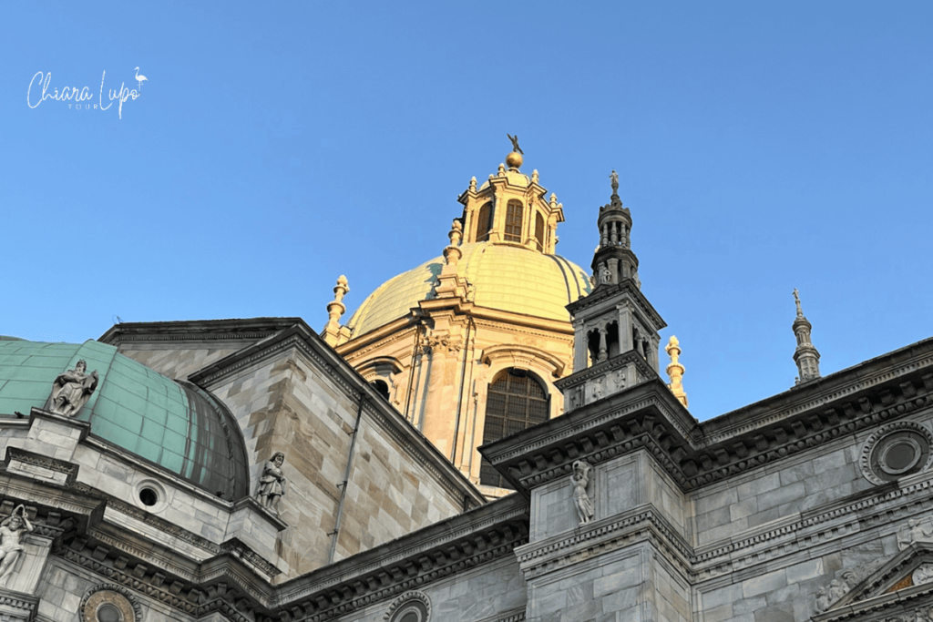 Duomo di Como, cielo azzurro