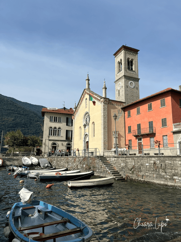 Porticciolo di Torno con chiesa e barche