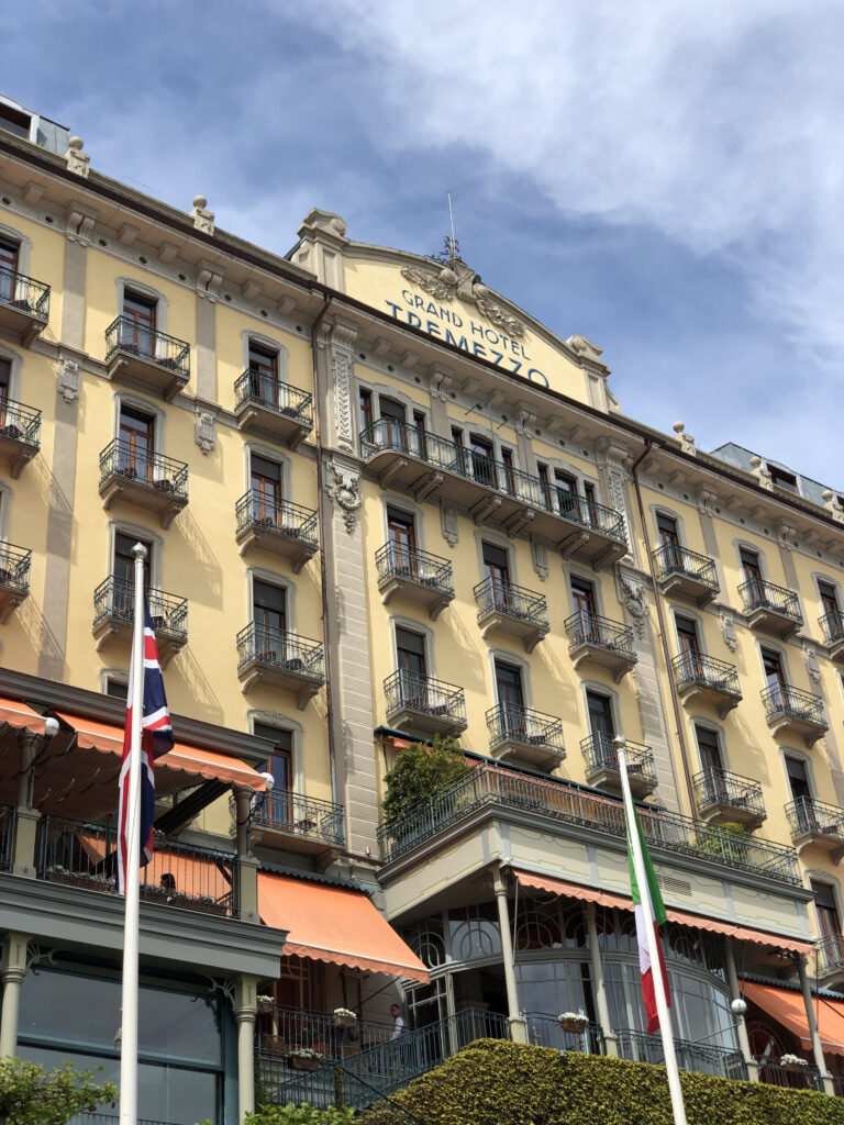 Il Grand hotel Tramezzo, la splendida facciata liberty
